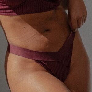 BOOTAYBAG TYLER THONG  in deep berry size medium NWT